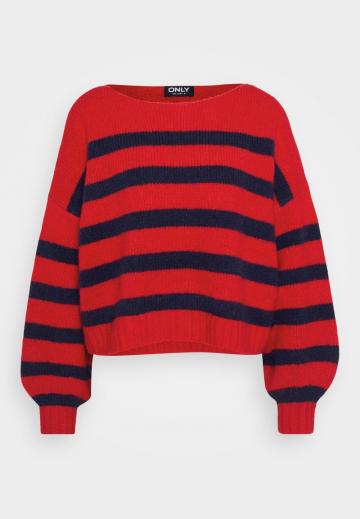 Пуловер в полоску