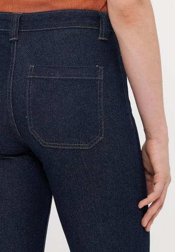 Клешеные джинсы