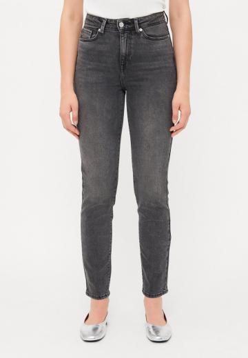 Узкие джинсы