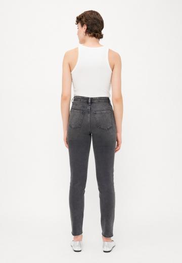 Узкие джинсы