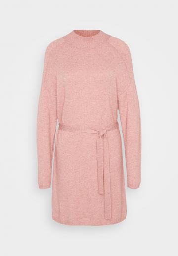 Вязаное платье