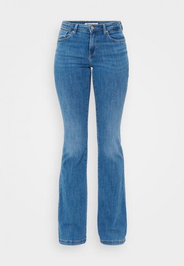 Клешеные джинсы