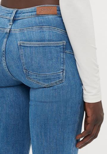 Клешеные джинсы