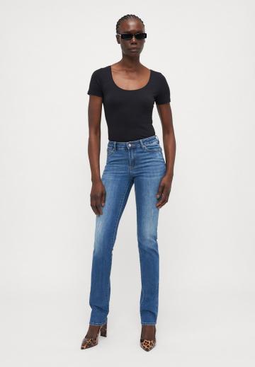 Узкие джинсы