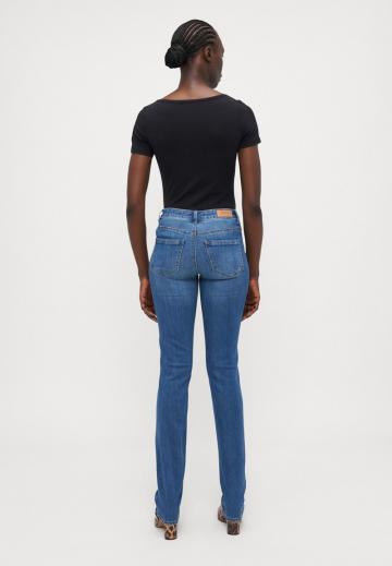 Узкие джинсы