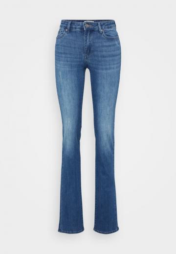 Узкие джинсы