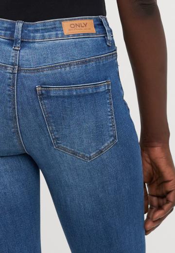 Узкие джинсы