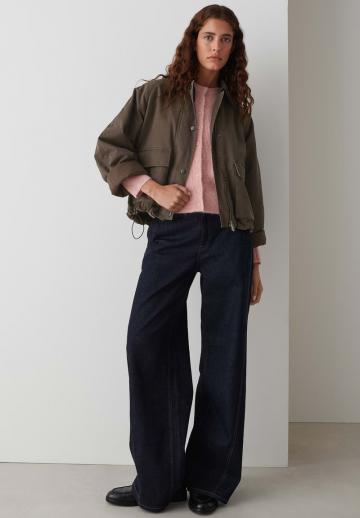 Куртка с накладнымит карманами