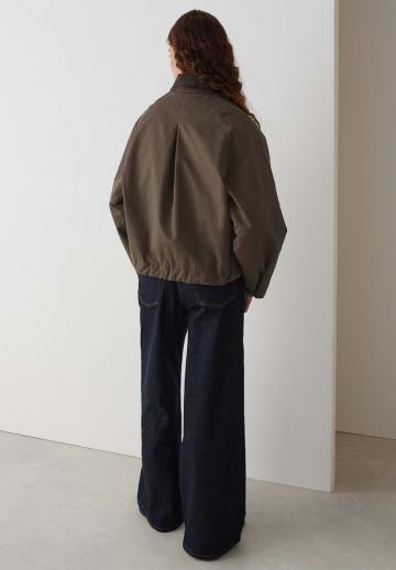 Куртка с накладнымит карманами