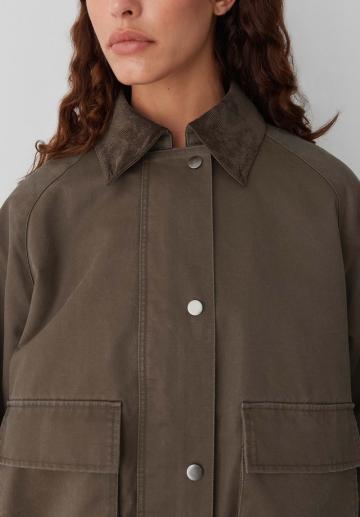 Куртка с накладнымит карманами