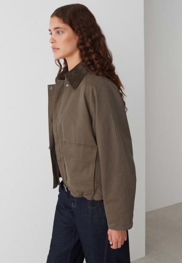 Куртка с накладнымит карманами