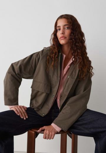 Куртка с накладнымит карманами