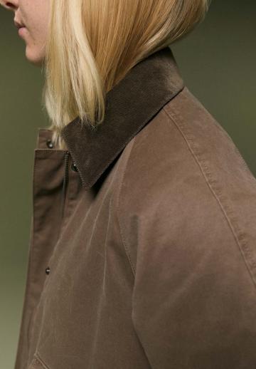 Куртка с накладнымит карманами