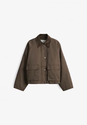 Куртка с накладнымит карманами