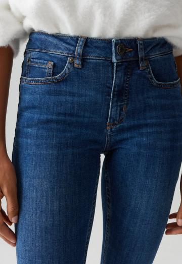 Узкие джинсы