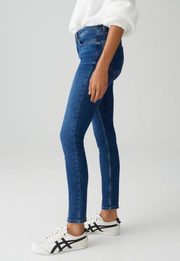 Узкие джинсы