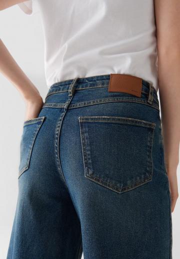 Прямые джинсы