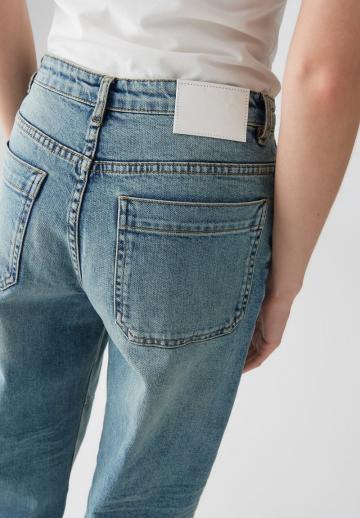 Короткие джинсы