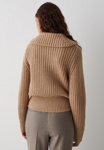 Пуловер с воротником поло