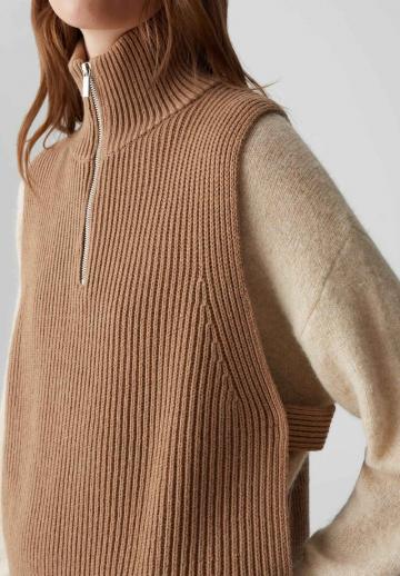 Пуловер без рукавов