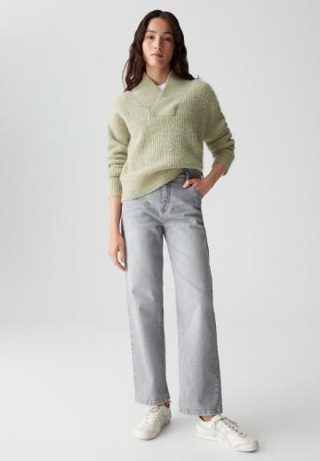 Пуловер с вырезом V