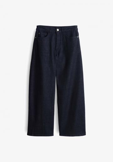 Короткие джинсы