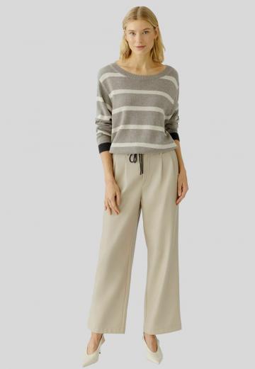 Пуловер в полоску