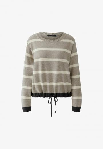 Пуловер в полоску