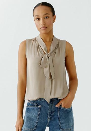 Блузка без рукавов