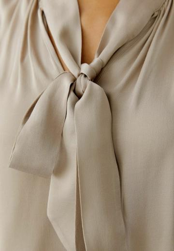 Блузка без рукавов