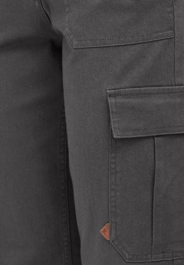 Брюки с накладными карманами