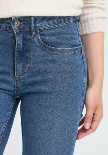 Узкие джинсы