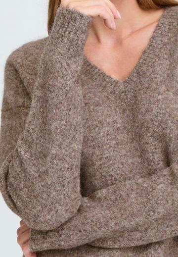 Пуловер с вырезом V