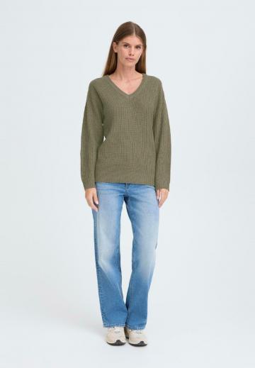 Пуловер с вырезом V