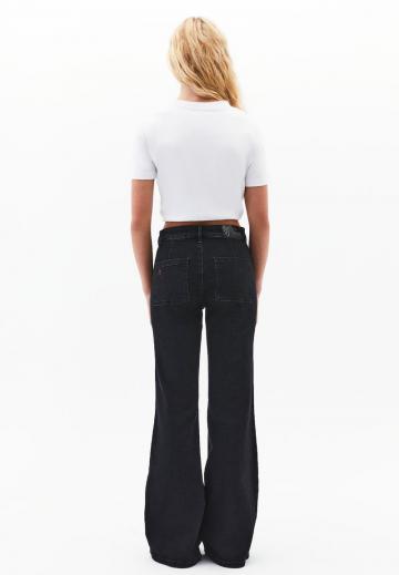 Клешеные джинсы