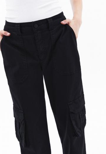 Брюки с накладными карманами
