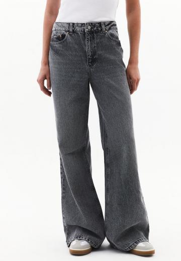 Клешеные джинсы