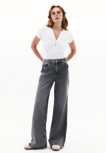 Клешеные джинсы