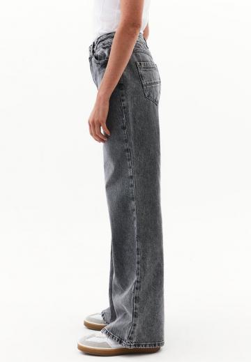 Клешеные джинсы