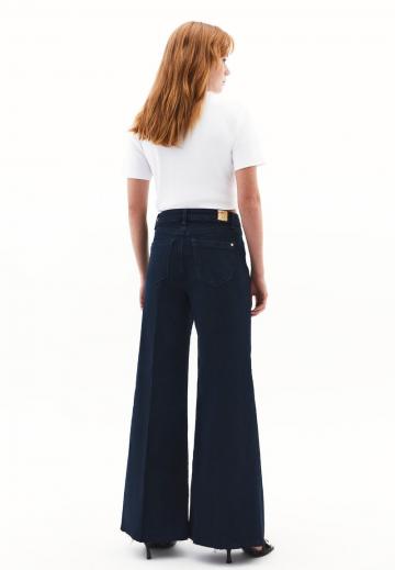 Клешеные джинсы