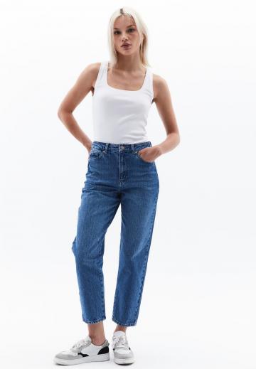 Короткие джинсы