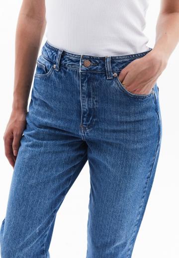 Короткие джинсы