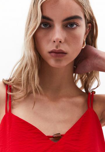 Топ на бретельках