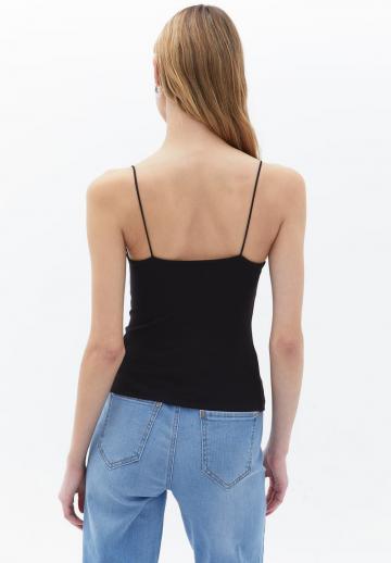 Топ на бретельках