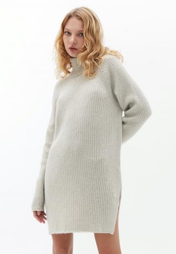 Вязаное платье