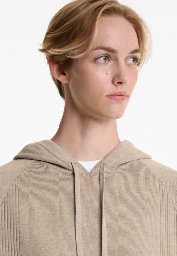 Пуловер с капюшоном