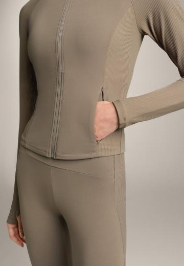 Спортивная куртка