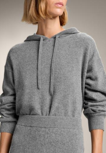Пуловер с капюшоном