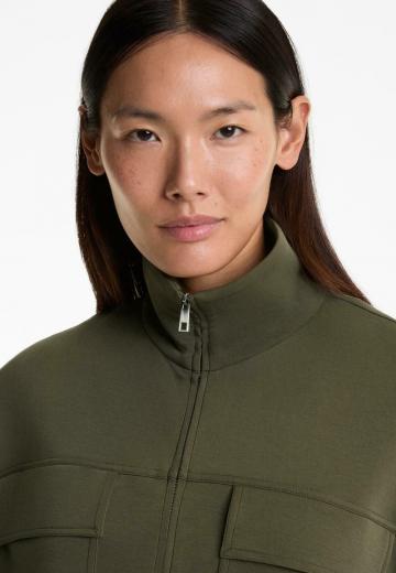 Куртка с накладнымит карманами