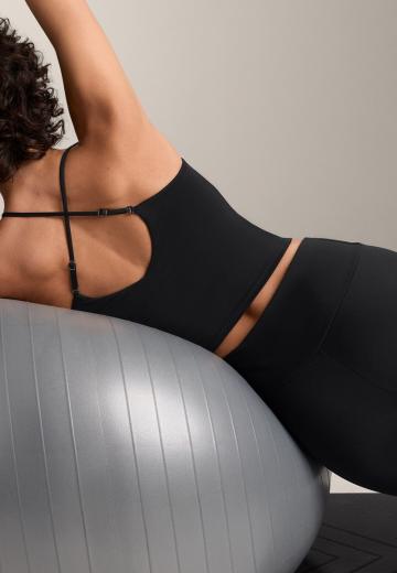 Спортивный топ